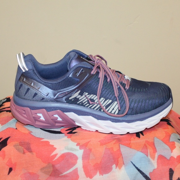 hoka arahi 2 women's size 8